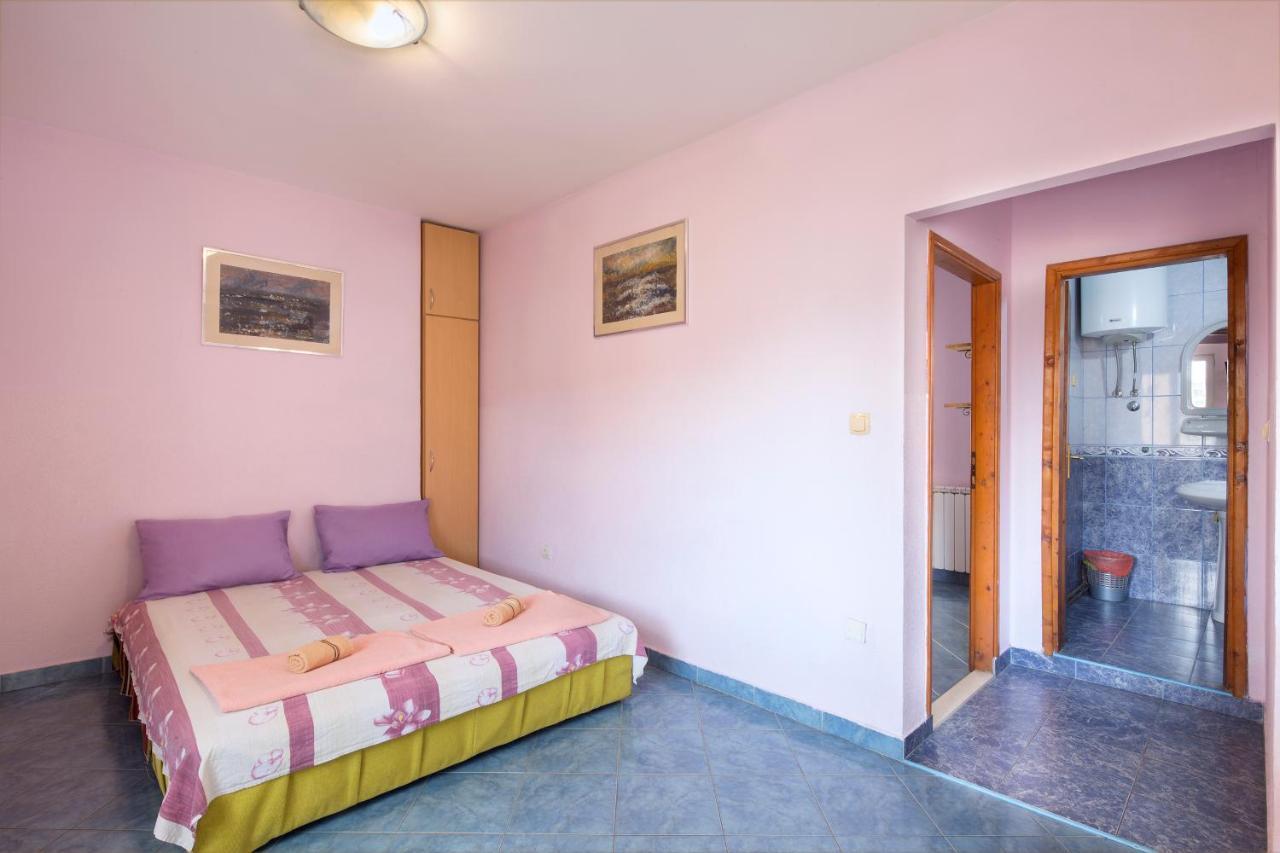 Antic Apartment *