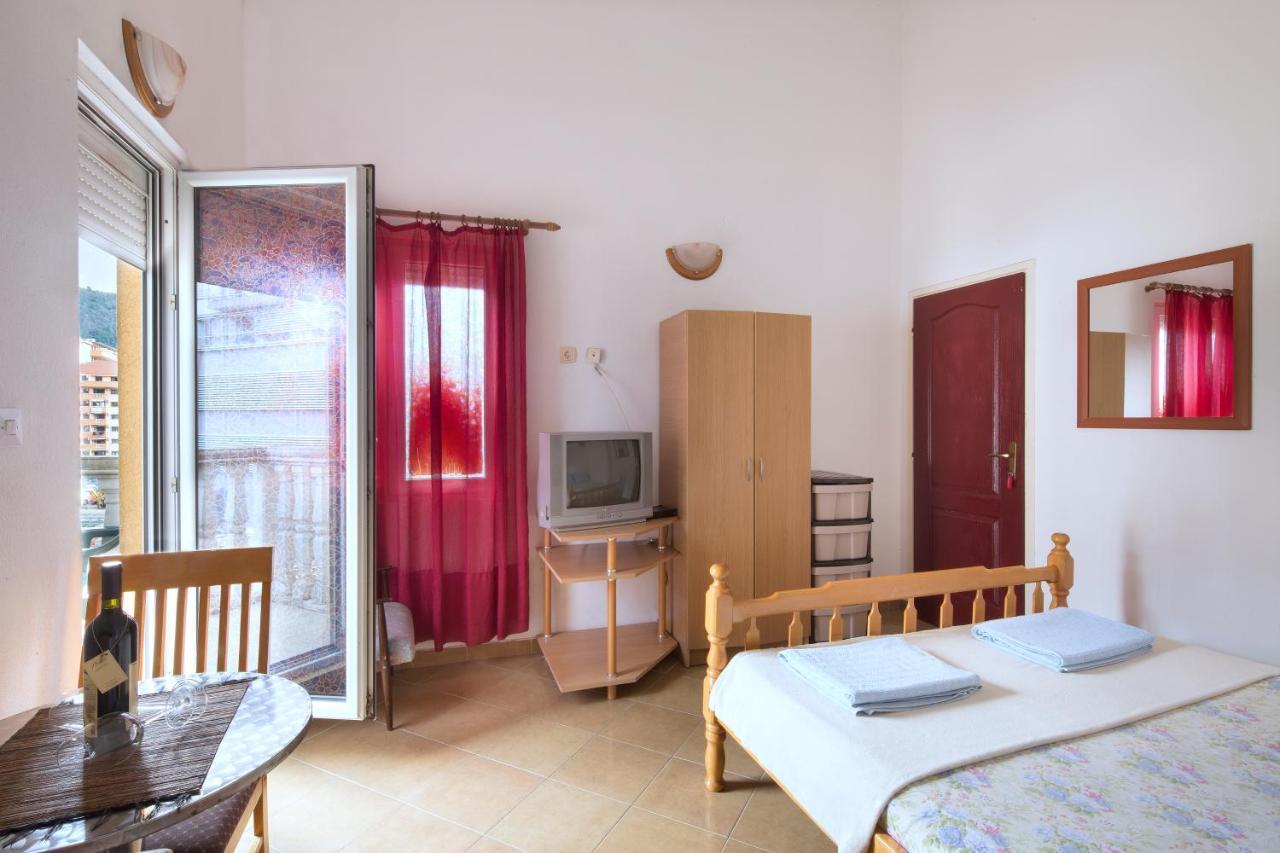 Antic Apartment *